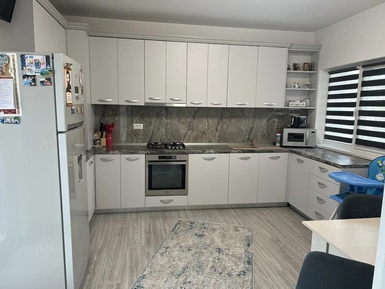 Casă cu Teren 1500 Mp în Roșiori
