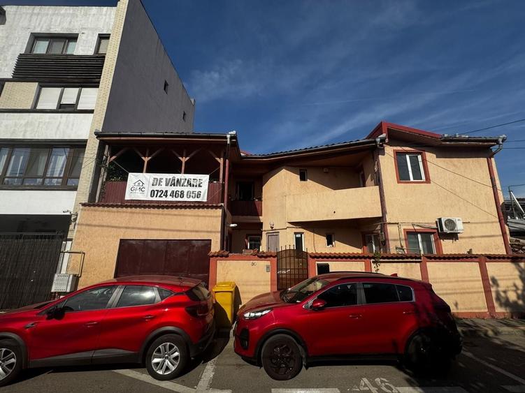 Casă individuală cu 6 camere cu Canalizare în Rahova