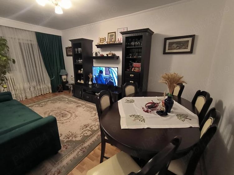 Apartament cu 3 camere decomandat în Central