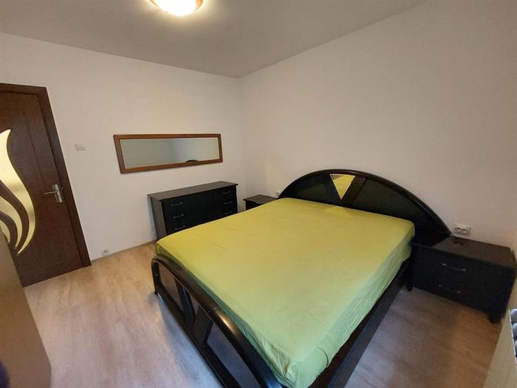 Apartament cu 3 camere decomandat în Astra