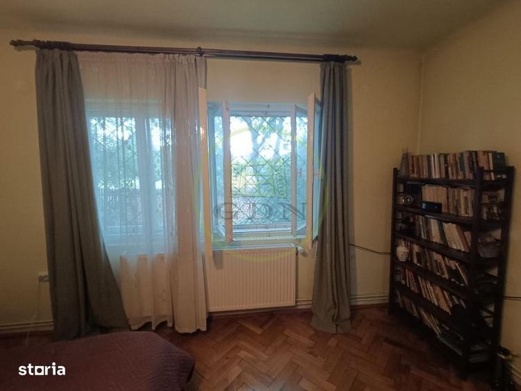 Casă cu 3 camere decomandat în Hodac