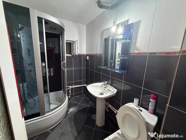 Apartament cu 3 camere decomandat în E3