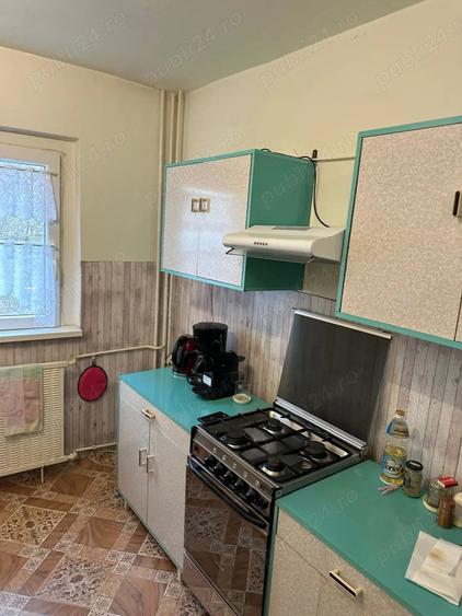 Apartament cu 3 camere semidecomandat în Girocului