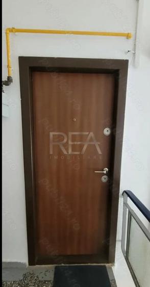Apartament cu 3 camere semidecomandat în Giurgiului