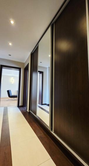 Apartament cu 3 camere decomandat, mobilat în Decebal