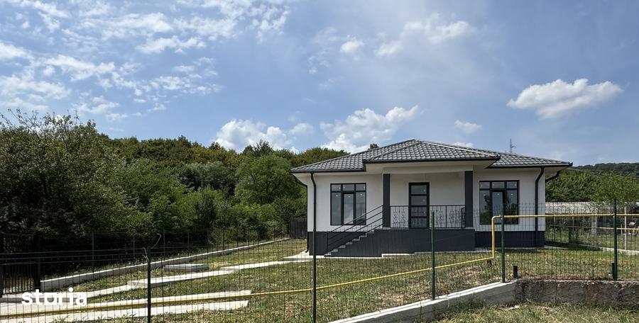 Casă cu 3 camere cu Teren 500 Mp în Mihăești