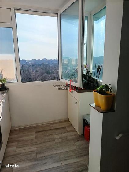 Apartament cu 3 camere decomandat în Tei