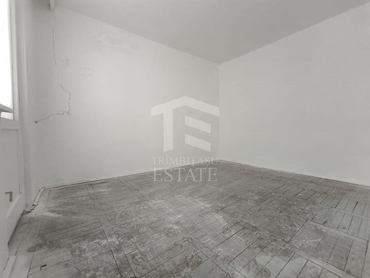Apartament cu 3 camere semidecomandat în Central