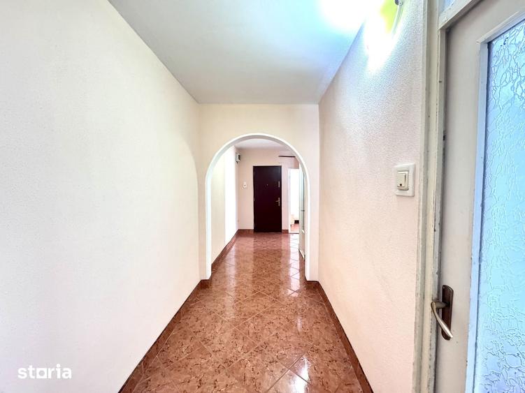 Apartament cu 3 camere decomandat în Siderurgiștilor