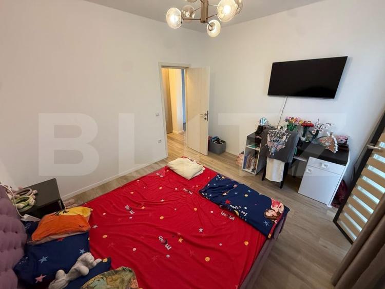 Apartament cu 3 camere semidecomandat, mobilat în Carpați 2