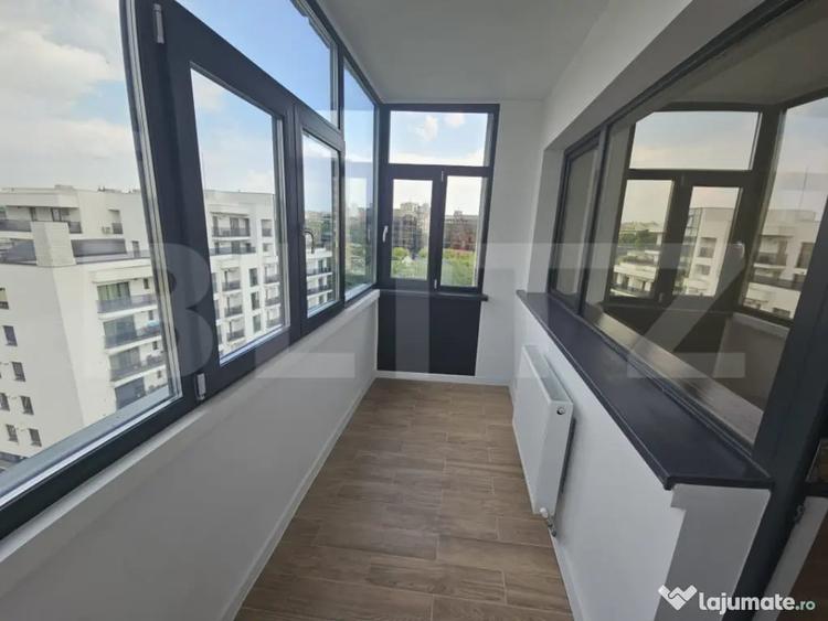 Apartament cu 3 camere semidecomandat în Podu Roș
