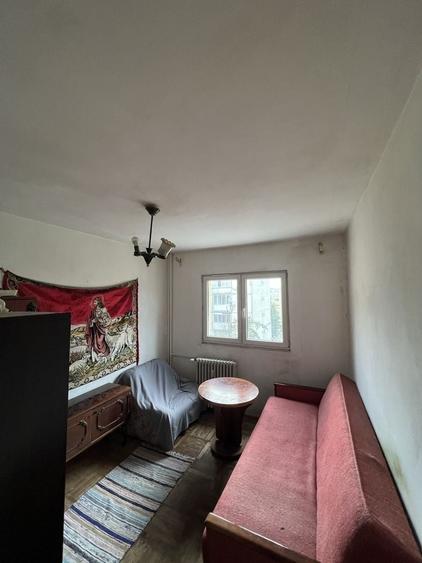 Apartament cu 3 camere nedecomandat în Exterior Vest