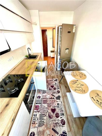 Apartament cu 2 camere decomandat, mobilat în Republicii