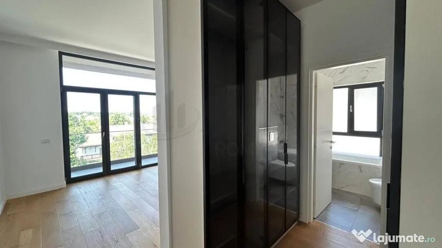 Apartament cu 4 camere decomandat în Central
