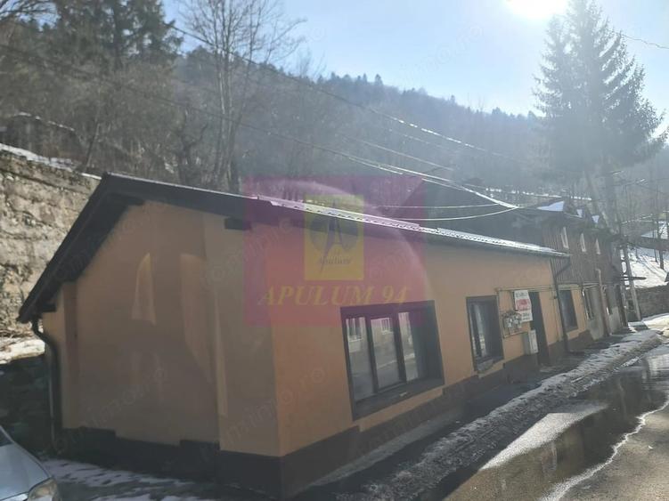 Casă cu 2 camere cu Teren 4 Mp în Azuga