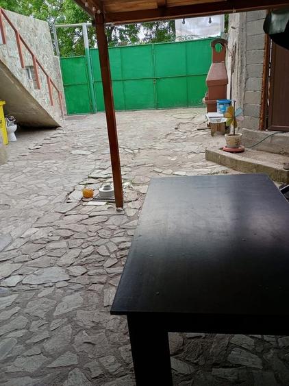 Casă cu 3 camere în Romanești