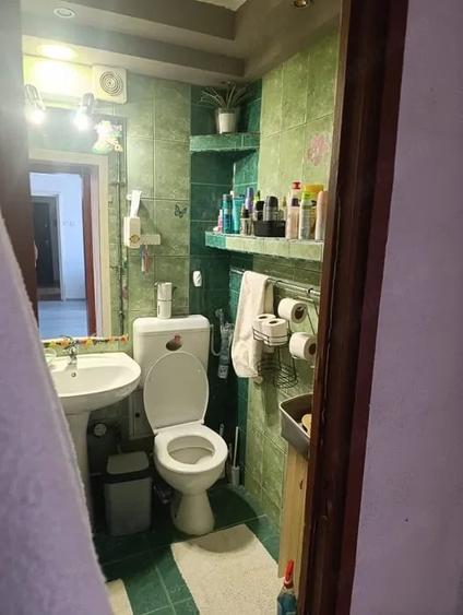 Apartament cu 3 camere semidecomandat în Titan