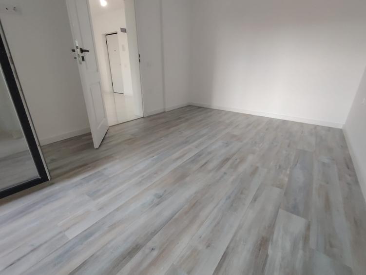 Apartament cu 3 camere semidecomandat în Florești