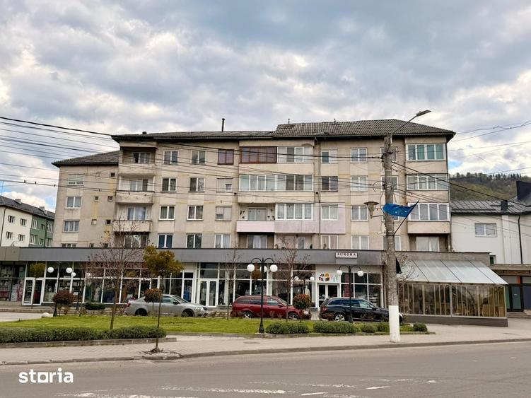 Apartament cu 4 camere decomandat în Central