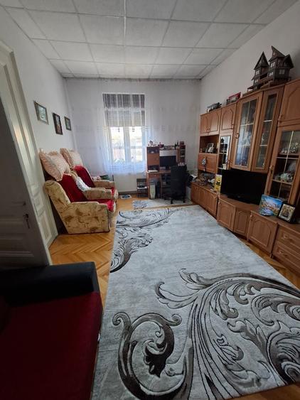 Apartament cu 3 camere semidecomandat în Central