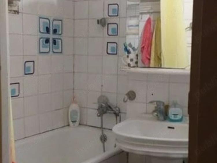 Apartament cu 3 camere decomandat în Obor