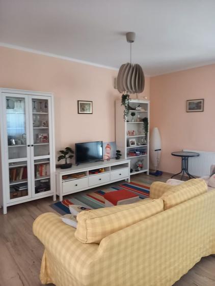 Casă cu 4 camere cu Teren 150 Mp în Roșu