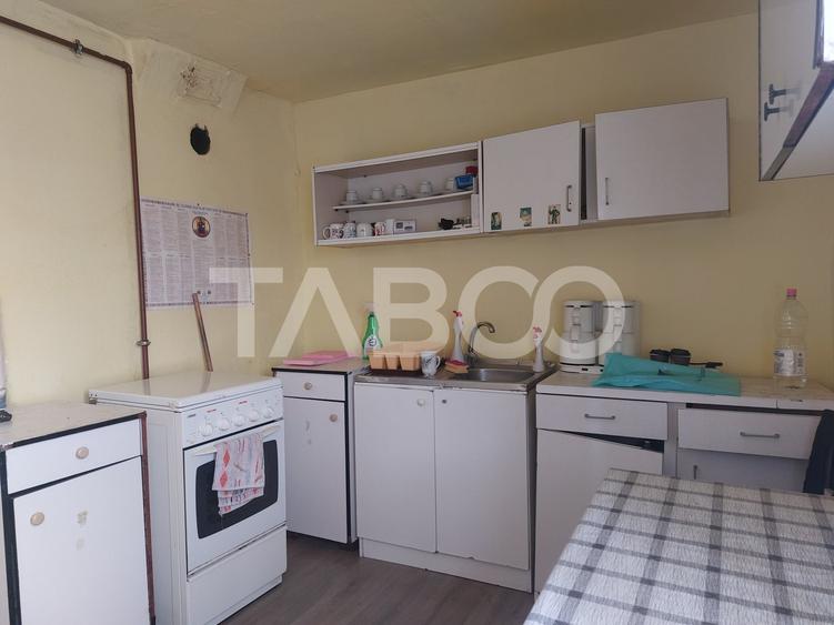 Apartament cu 3 camere semidecomandat, mobilat în Cisnădie