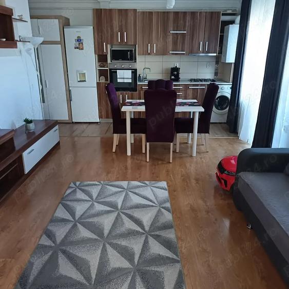 Apartament cu 3 camere semidecomandat în Florești