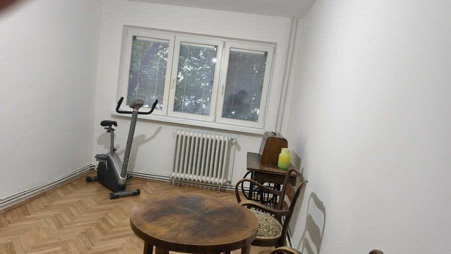 Apartament cu 4 camere decomandat în Șagului