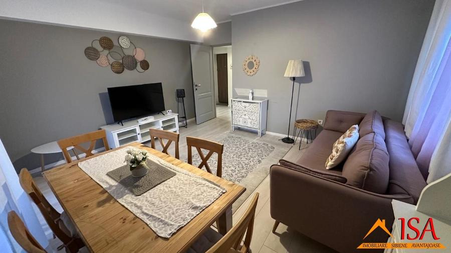 Apartament cu 3 camere decomandat, mobilat în Central