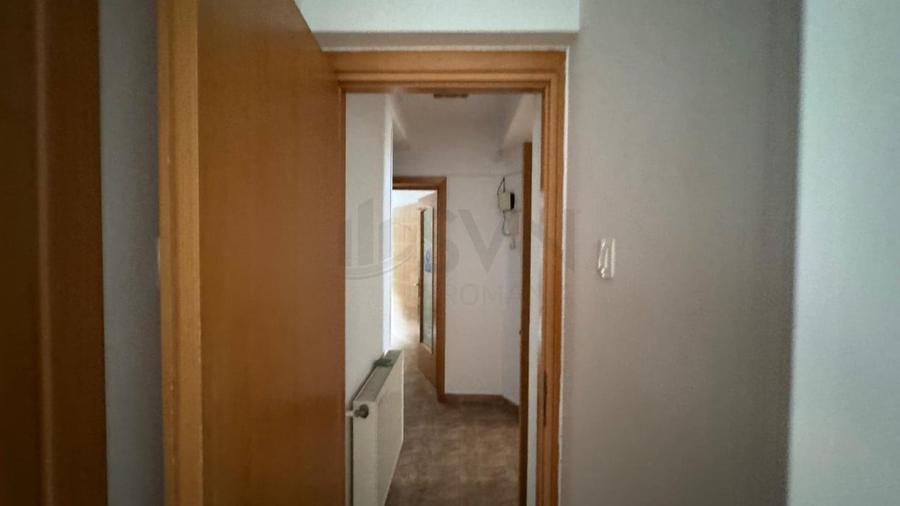 Casă individuală cu 10 camere cu Teren 402 Mp în Lacul Tei