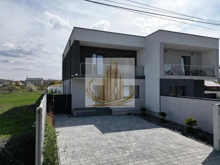 Duplex cu 5 camere cu Canalizare în Dumbrăvița