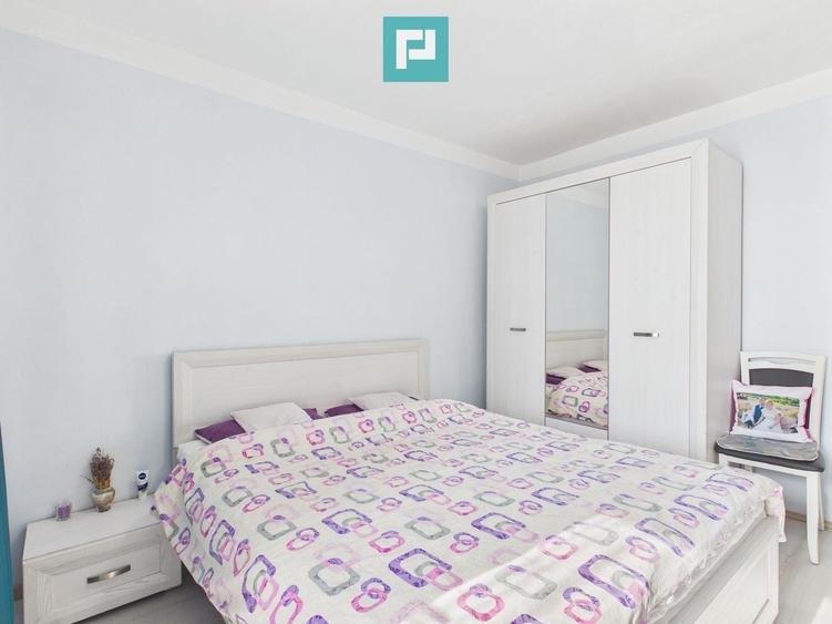 Apartament cu 4 camere decomandat în Valenta