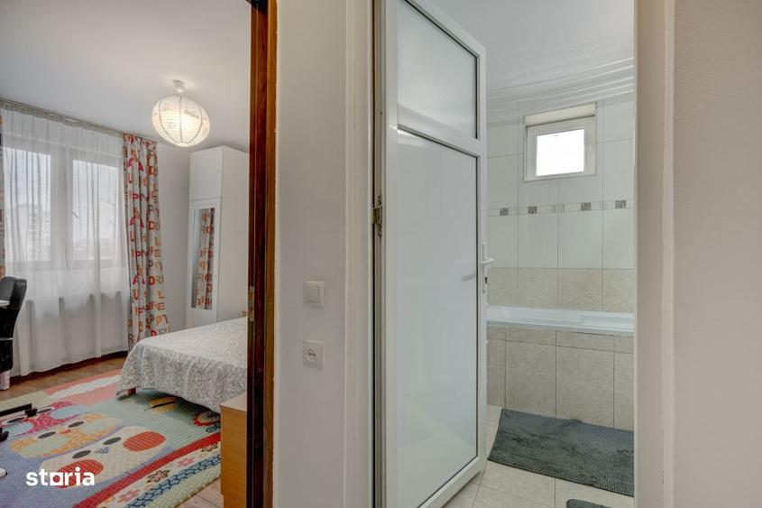 Apartament cu 3 camere semidecomandat, mobilat în Apărătorii Patriei