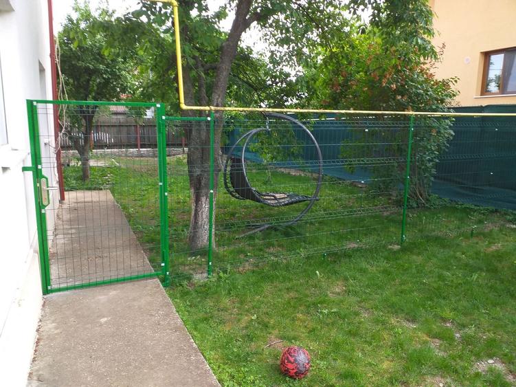 Casă individuală cu 6 camere cu Canalizare în Central