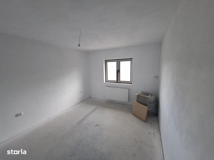 Casă cu 4 camere cu Teren 710 Mp în Poplaca