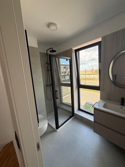 Casă individuală cu 4 camere cu Piscina în Tunari