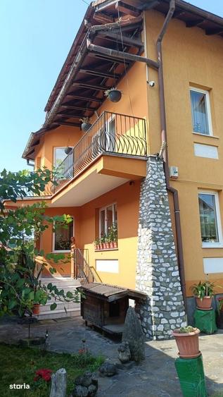 Casă cu 4 camere cu Teren 958 Mp în Central