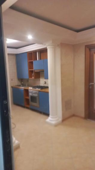Apartament cu 3 camere semidecomandat în Apărătorii Patriei
