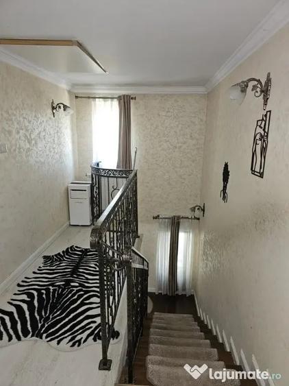 Casă cu 4 camere cu Teren 2000 Mp în Central
