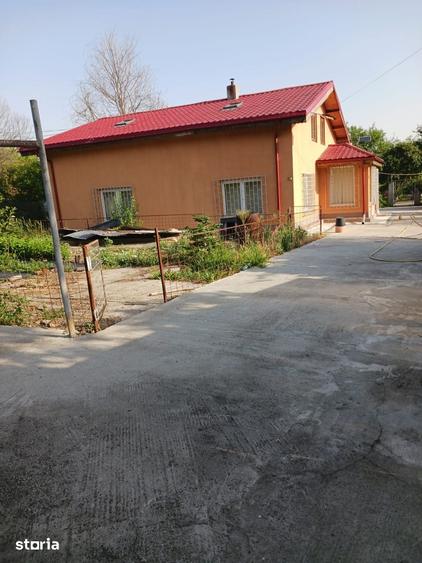 Casă cu 5 camere cu Teren 2100 Mp în Stoenești