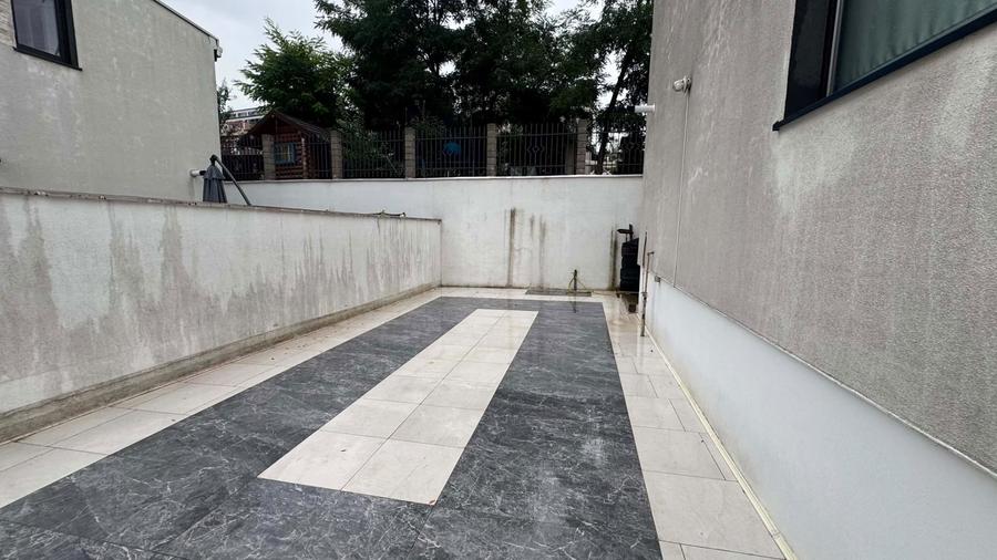 Casă individuală cu 4 camere cu Garaj în Florești