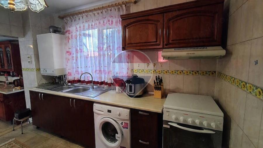 Casă cu 5 camere cu Teren 550 Mp în Tărtășești
