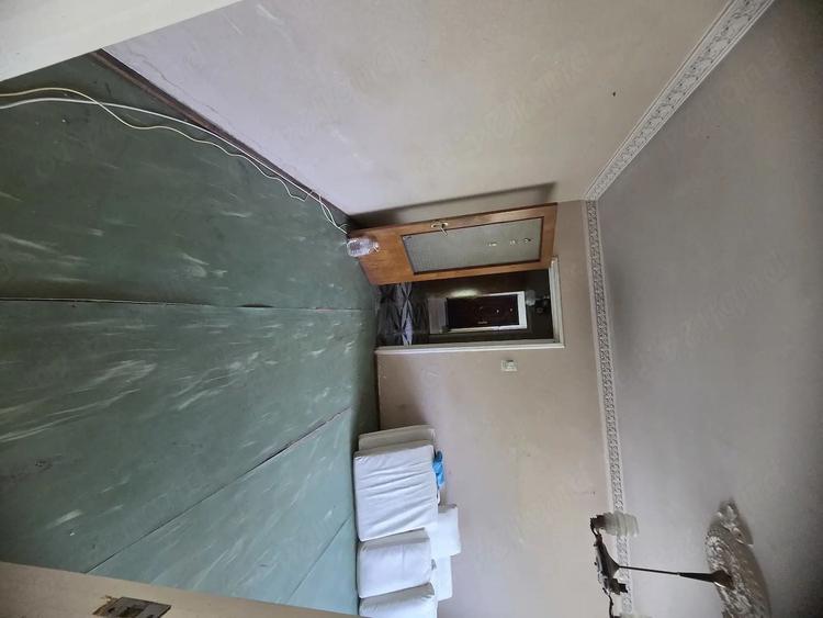 Apartament cu 3 camere semidecomandat în 1 Decembrie 1918