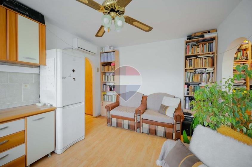 Apartament cu 3 camere semidecomandat, mobilat în Rogerius
