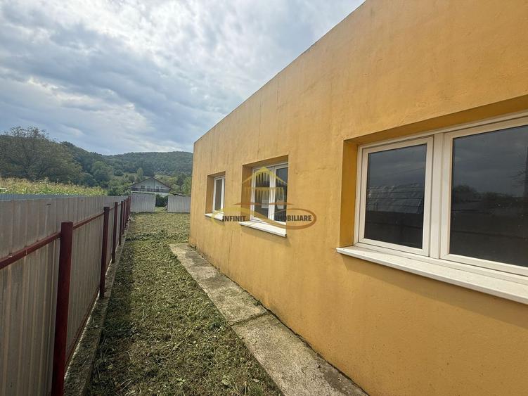 Casă individuală cu 5 camere cu Canalizare în Luncani