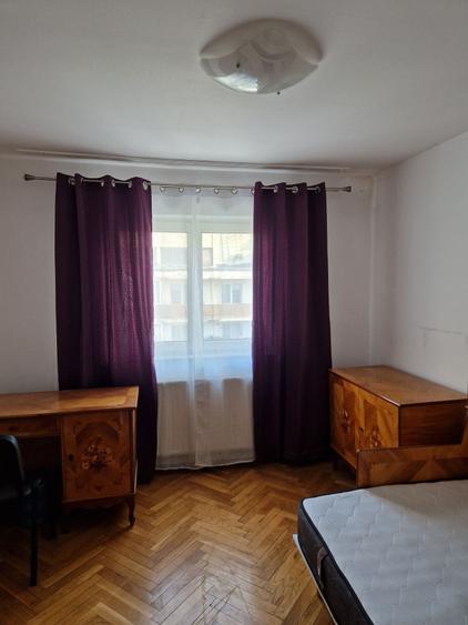 Apartament cu 3 camere decomandat în 7 Noiembrie