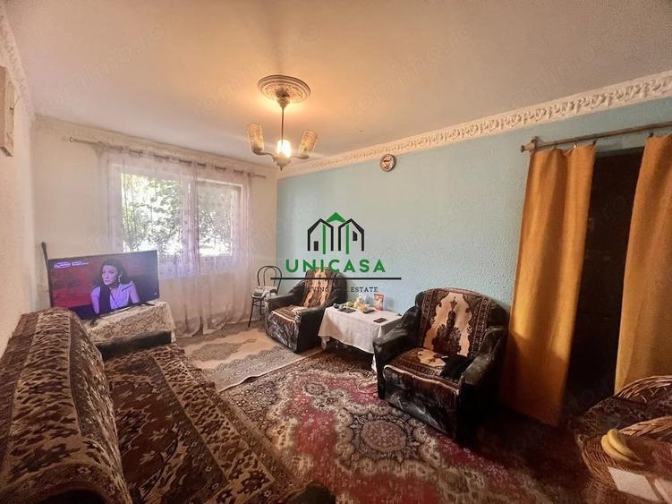 Apartament cu 3 camere semidecomandat în Căzănești (Râmnicu Vâlcea)