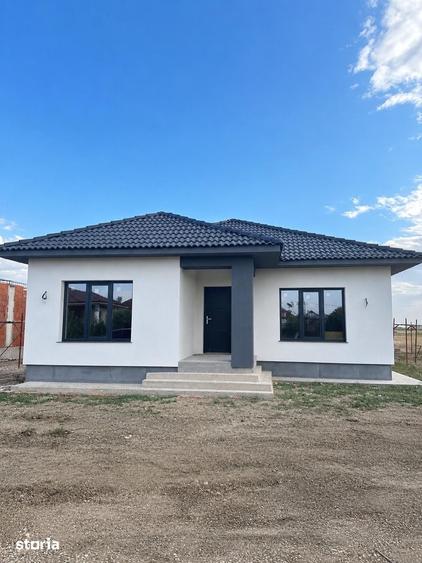 Casă cu 3 camere cu Teren 505 Mp în Borș