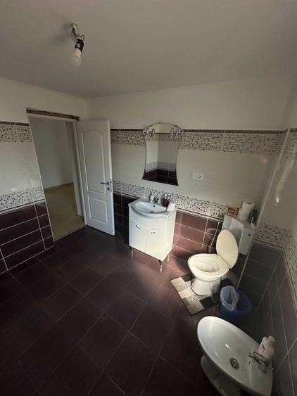Casă cu 3 camere în Florești